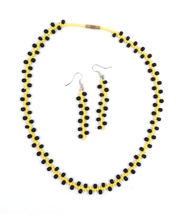 Yellow Black beaded Necklace - Image 3