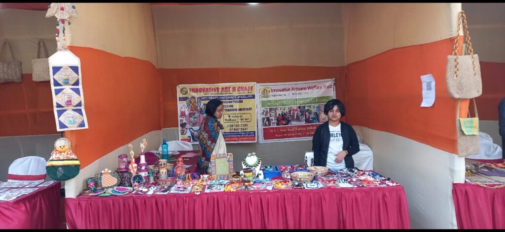 Artisans and students displaying handcrafted jewellery and crafts at Pre-Puja Splendor 2025.
